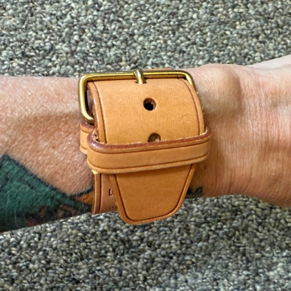 Louis Vuitton Vachetta Leather Poignet - Authentic - Picture 8 of 14